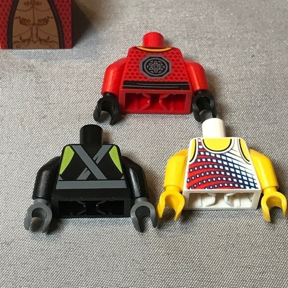 Lego Variety Pieces 3 torso and 2 Leg / Skirt Pieces - Picture 5 of 6